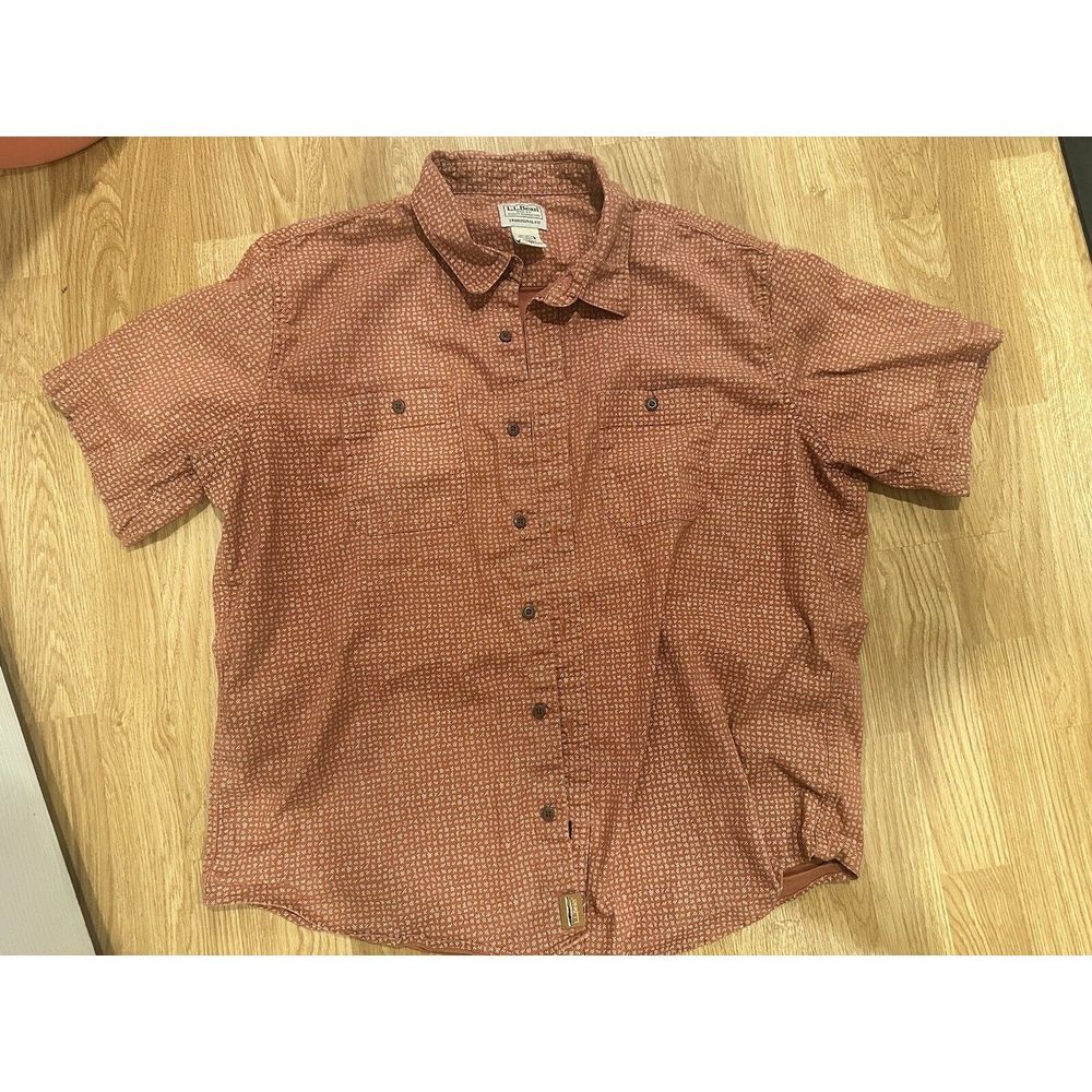 L.L. Bean Traditional Fit Men's Button-Up Size Large‎